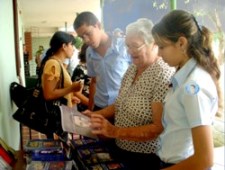Donan libros, fotos y documentos a Preuniversitario de Camagüey